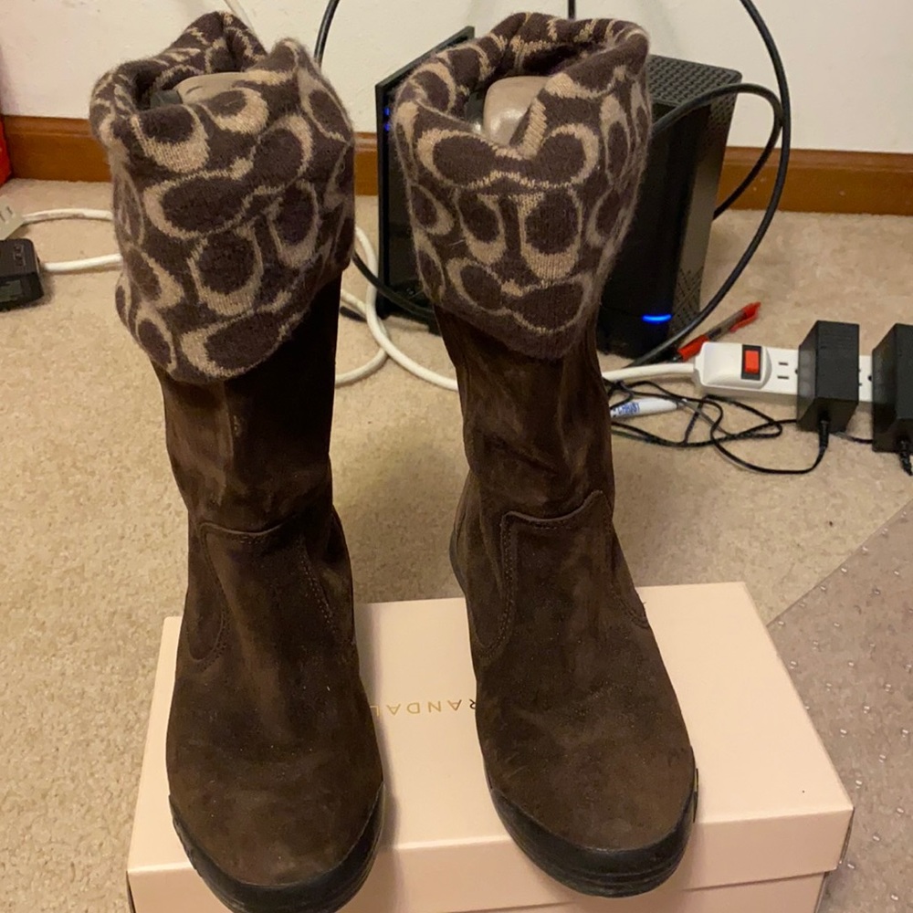 Women coach brown boots